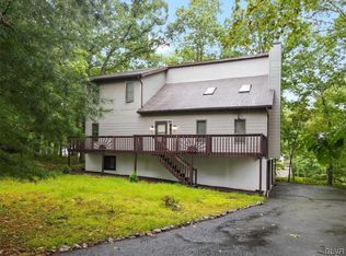 3237 Windermere Dr, Bushkill, PA 18324