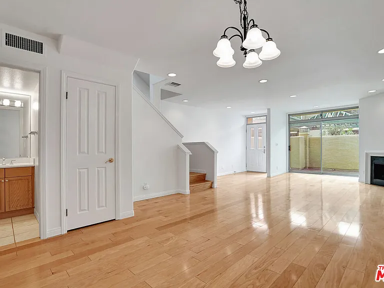 14101 Dickens St #10 — Photo 9