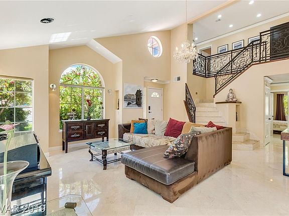 4th image of 9813 Tehama Ct