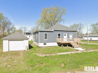 306 S Alkire St, Greenview, IL 62642