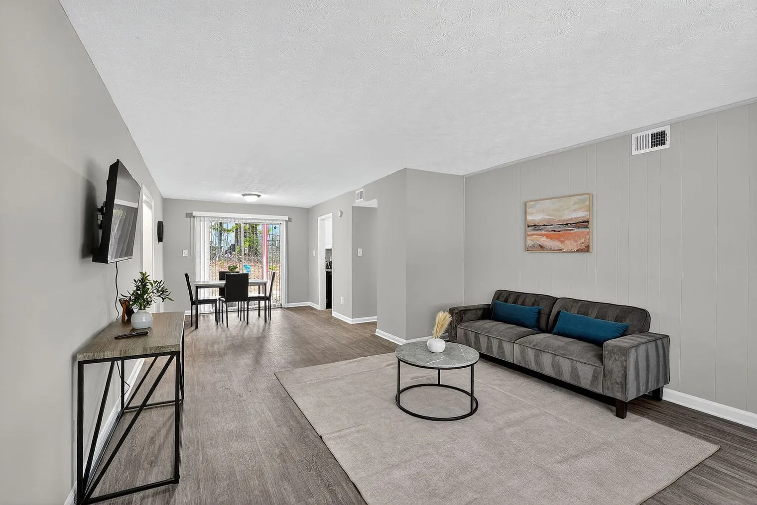 2 bed, 1.0 bath, 12346 sqft, $2,805 — Photo 2