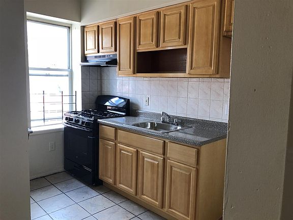 5th image of 686 Bergen Ave #8