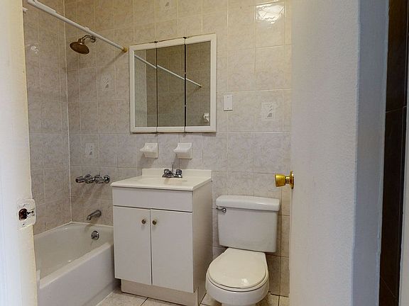 4th image of 21-19 32nd St #1A