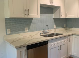 11825 Laurelwood Dr APT 24, Studio City, CA 91604