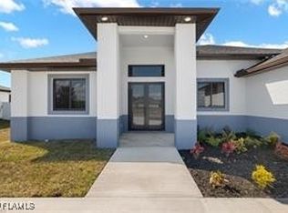 832 Durden Parkway Cpe, Coral, FL 33909