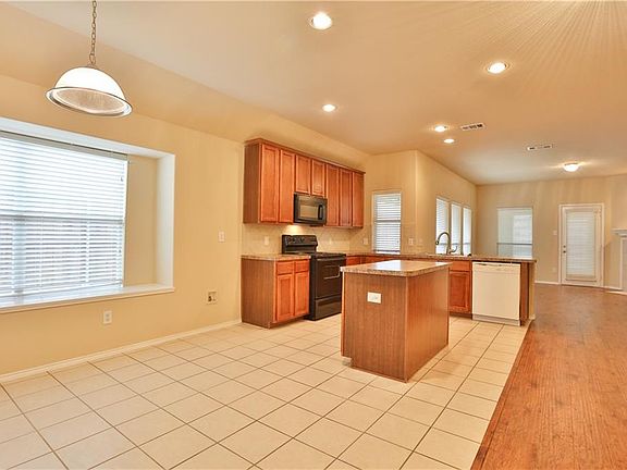 5th image of 11961 Yoakum Dr