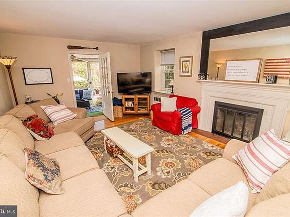 4th image of 1009 Harper Ave