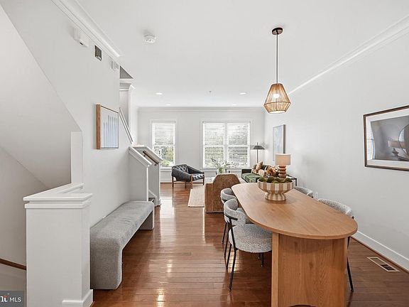 5th image of 2881 Chancellors Way NE