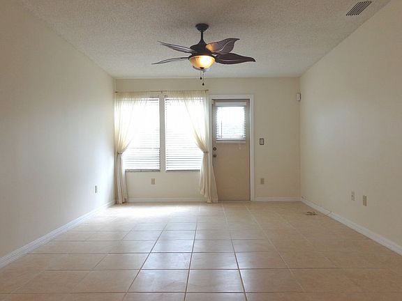 3rd image of 9514 Darien Ave