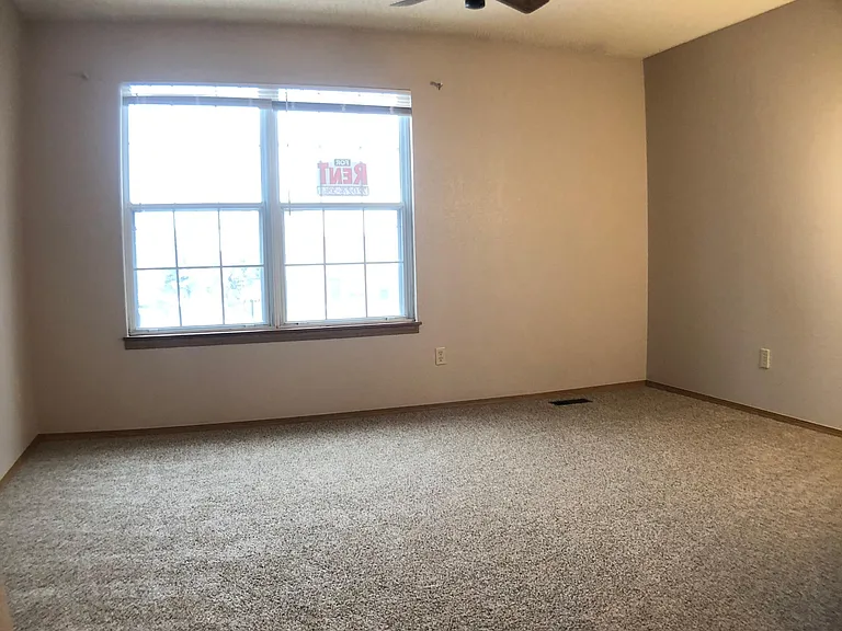 19840 Summerset Ln — Photo 9
