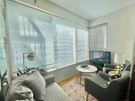 5th image of 200 E 69th St APT 6A