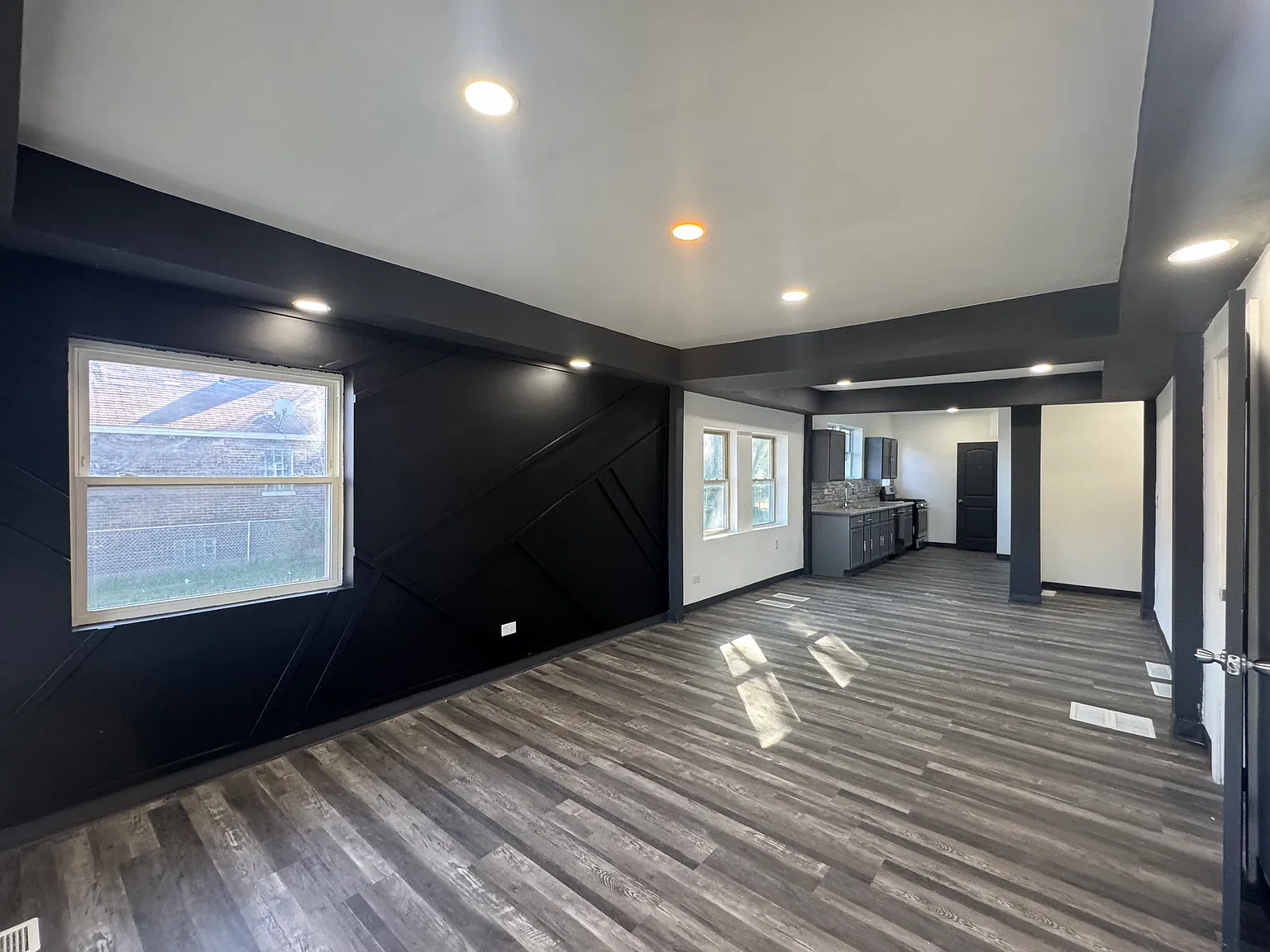 3924 Hawthorne St — Photo 2