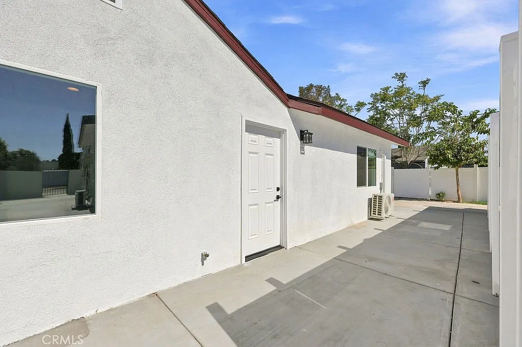 2 bed, 850 sqft, $2,900 — Photo 1