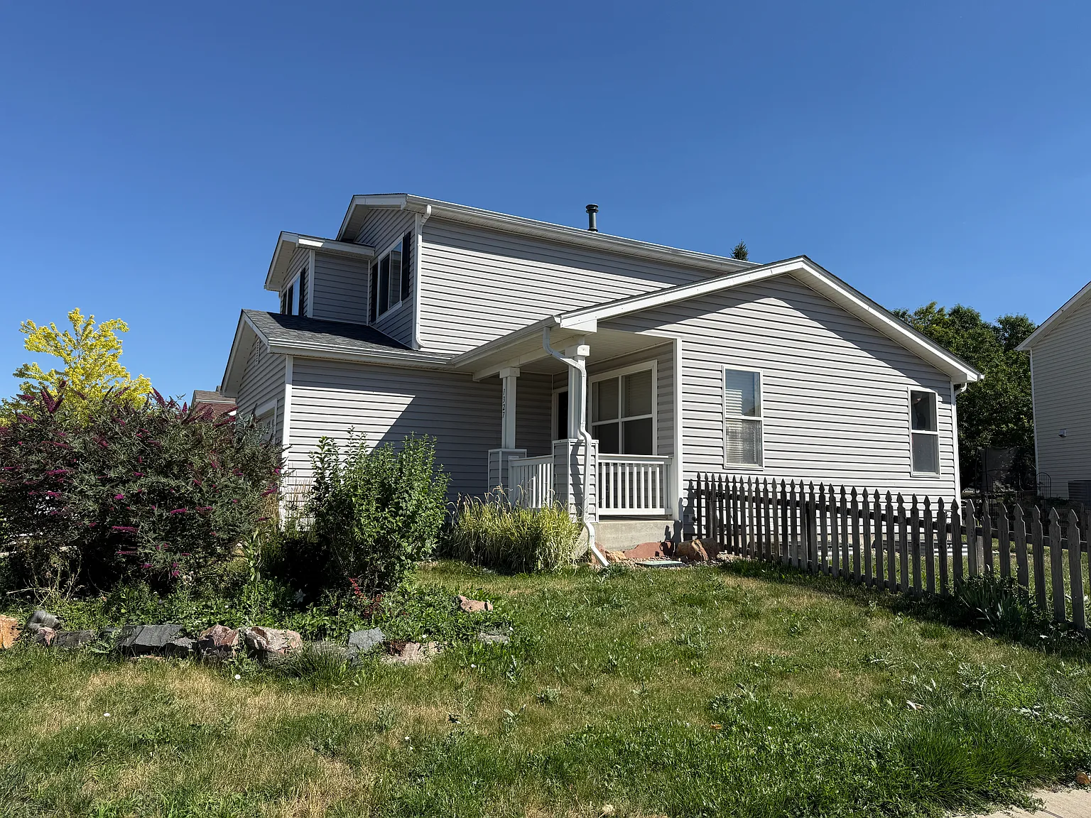3 bed, 2.5 bath, 1881 sqft, $2,600 — Photo 2