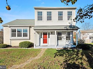30 Brinks Ct, Sterling, VA 20165