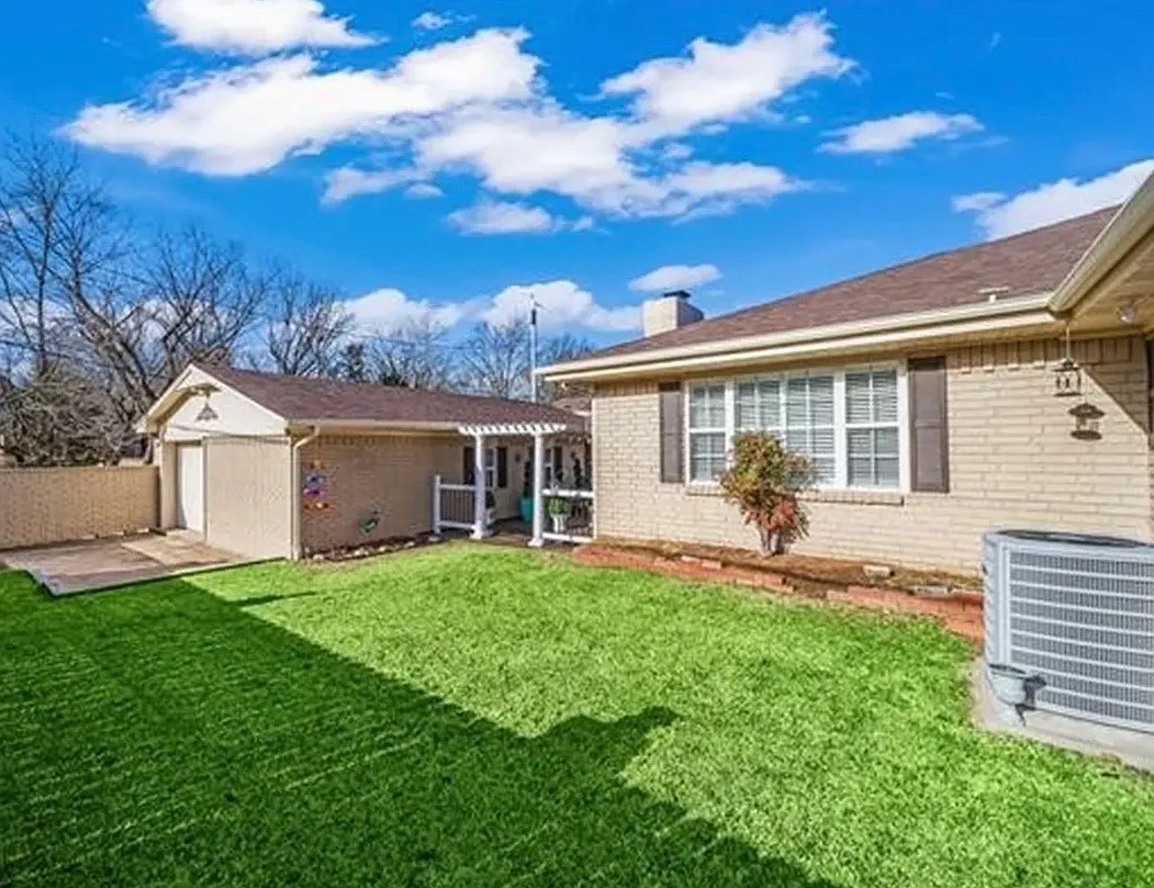 3 bed, 2154 sqft, $2,900 — Photo 3