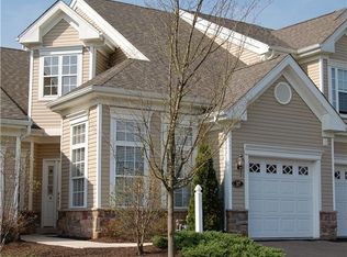 17 Dresner Cir, Upper Chichester, PA 19061