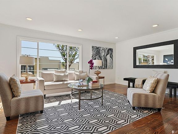4th image of 450 Los Palmos Dr