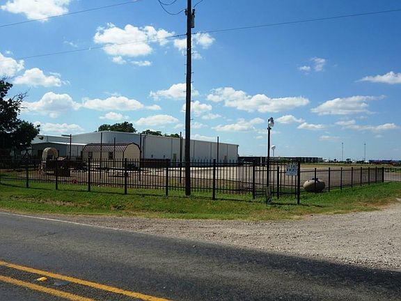 2nd image of 121 E Fm 813