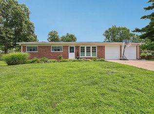 9534 Grandview Dr, Saint Louis, MO 63132