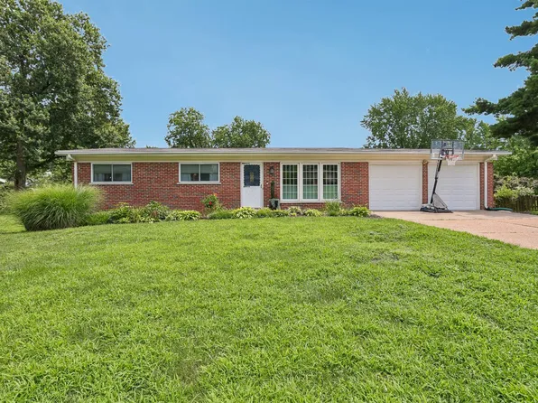 9534 Grandview Dr, Saint Louis, MO 63132