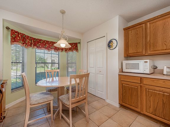 5th image of 705 Hardwood Cir