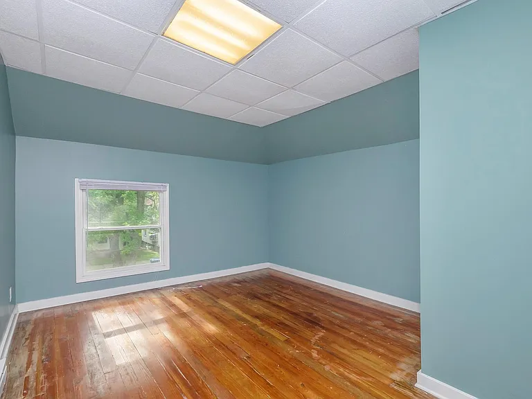 960 Pine Ave NW — Photo 17