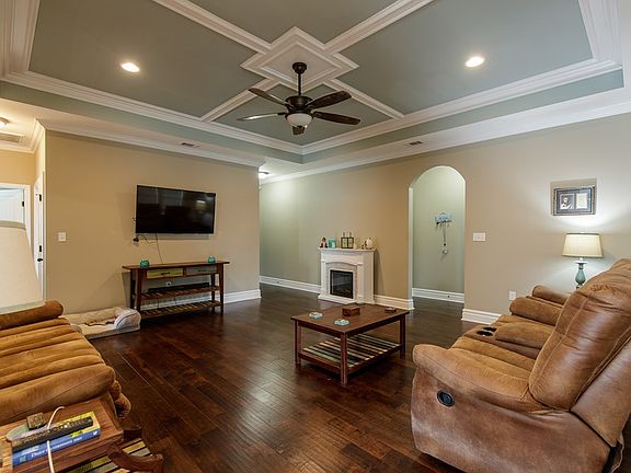 5th image of 3927 Karaline Cir