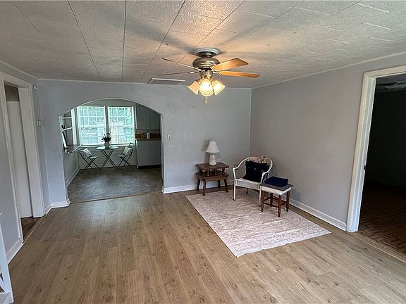 3rd image of 408 Center St