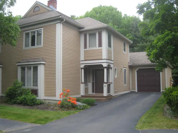 8 Stoneledge Dr, Portland, ME 04102