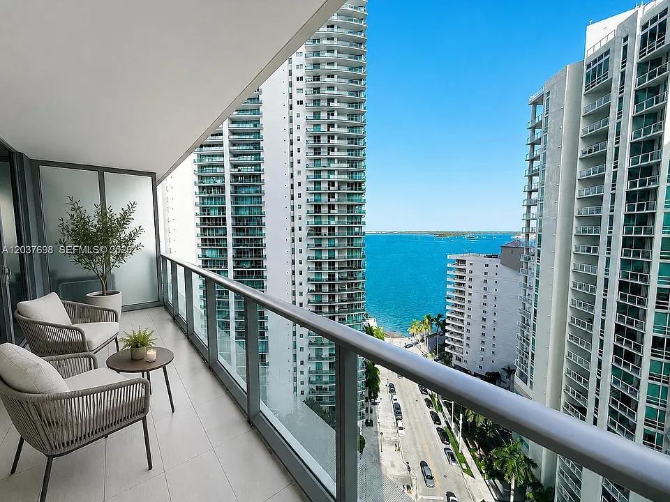 1300 Brickell Bay Dr #1904