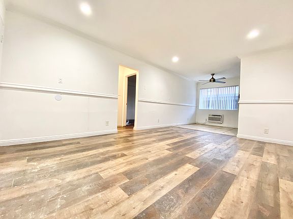 4th image of 10839 Morrison St APT 4