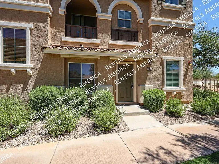 747 N Port Dr — Photo 1