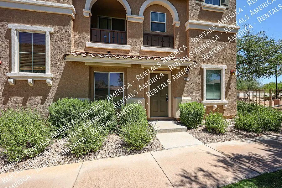 747 N Port Dr