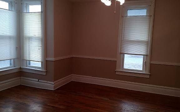 4th image of 217 NE 4th St