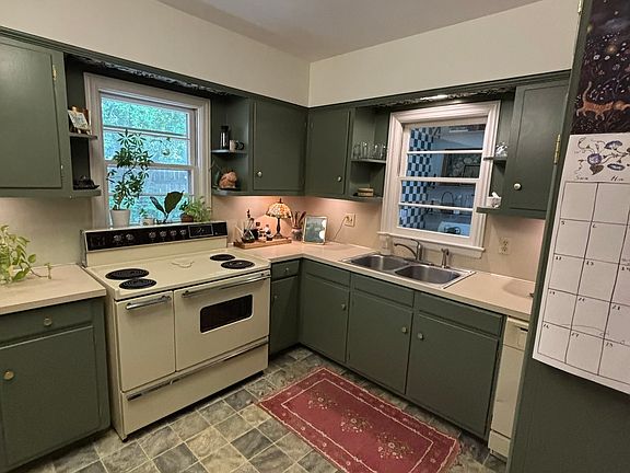 3rd image of 3836 Conrad Dr