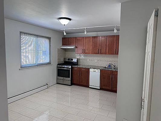 2nd image of 23-26 42nd St #1R