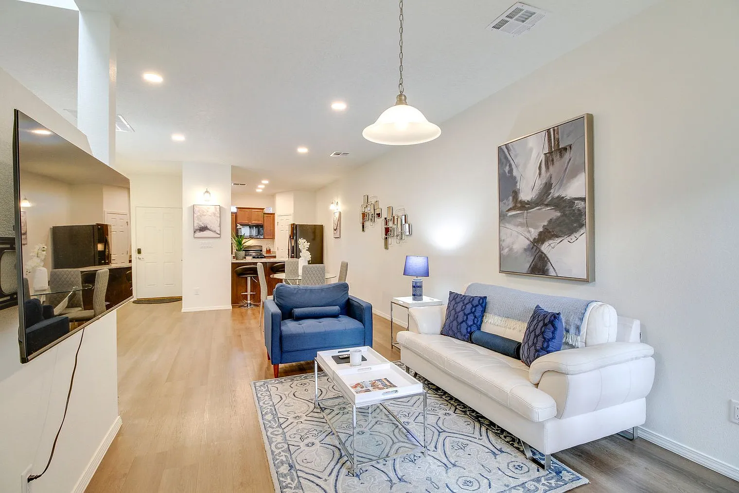 4 bed, 2.0 bath, 1539 sqft, $4,120 — Photo 1