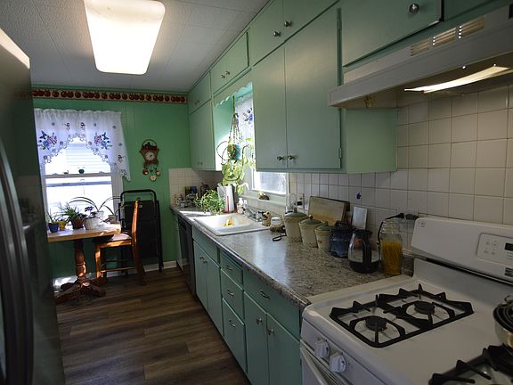 3rd image of 104 N Pleasant Rd