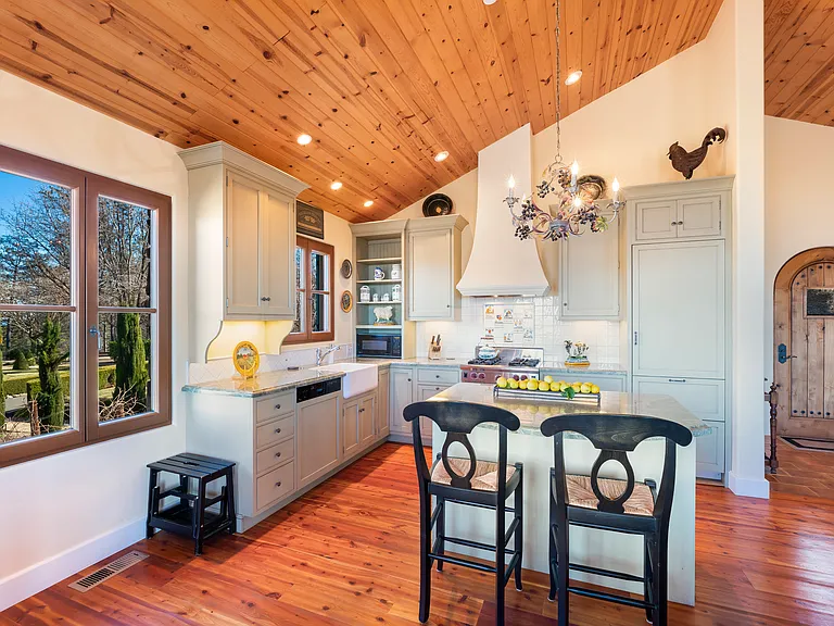 Guest house open kitchen