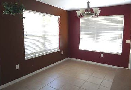 4th image of 1075 SW Jamestown Gln