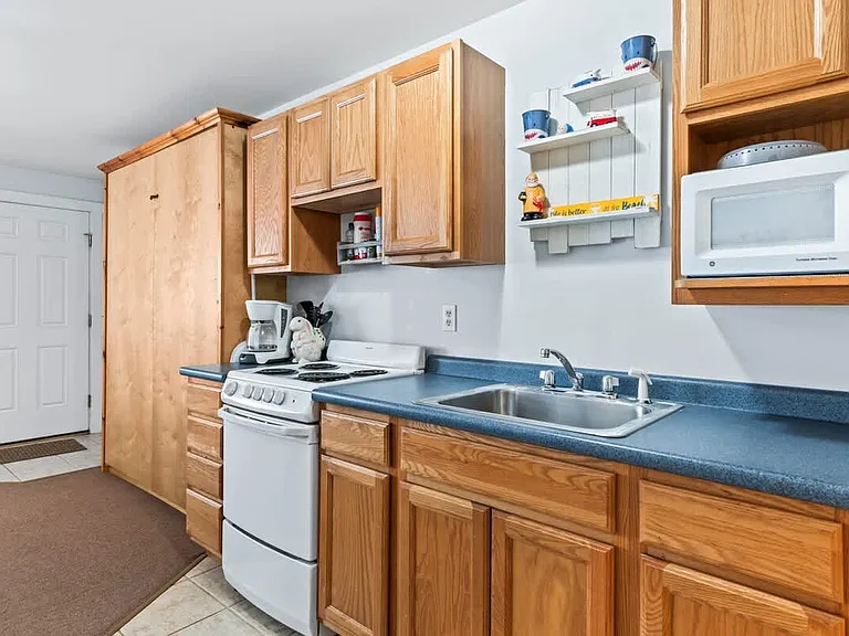 1139 Post Rd #103 — Photo 5