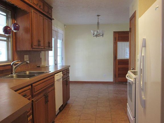 5th image of 730 NW 32nd St