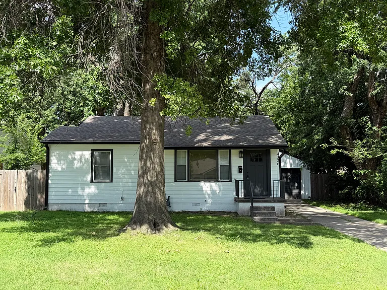 4326 S Norfolk Ave — Photo 1