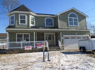 38 Kathleen Dr E, Syosset, NY 11791