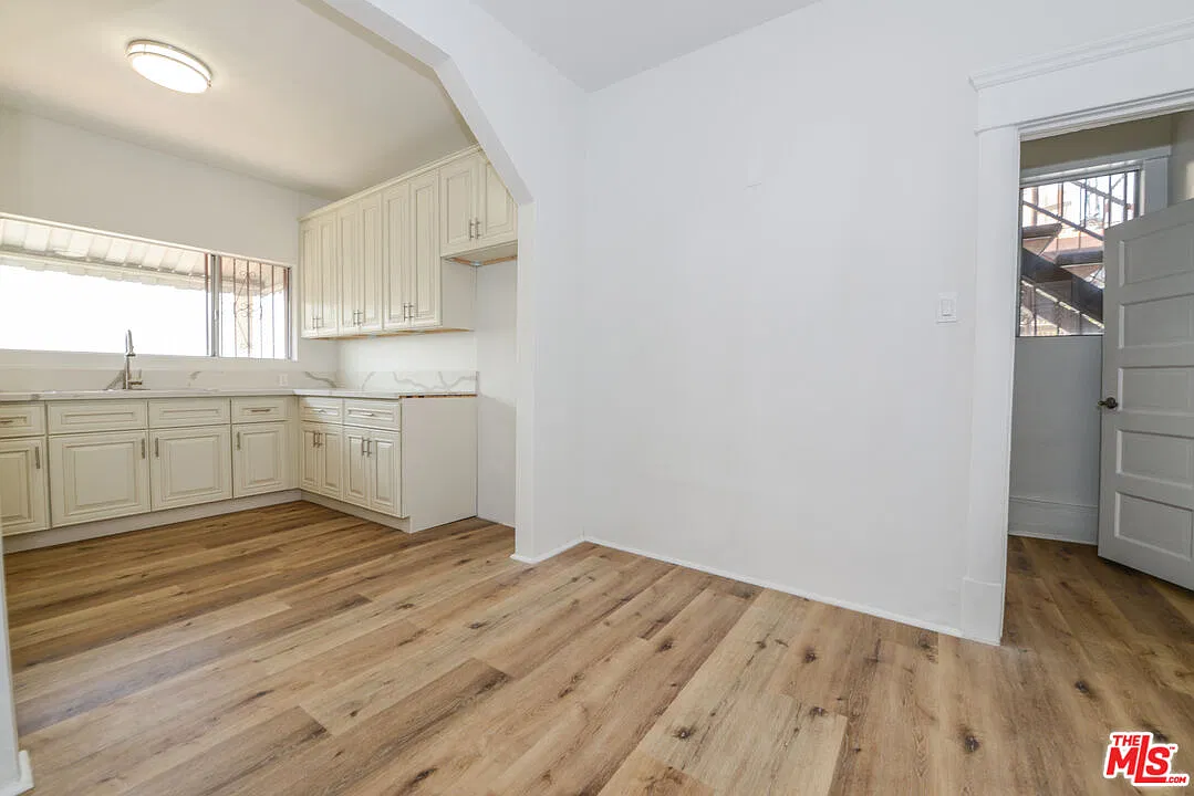 3 bed, 2.0 bath, 1550 sqft, $2,888 — Photo 2