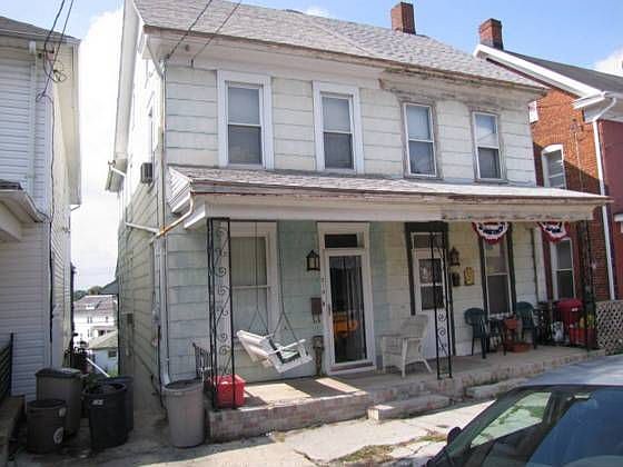 1st image of 216 1st Ave
