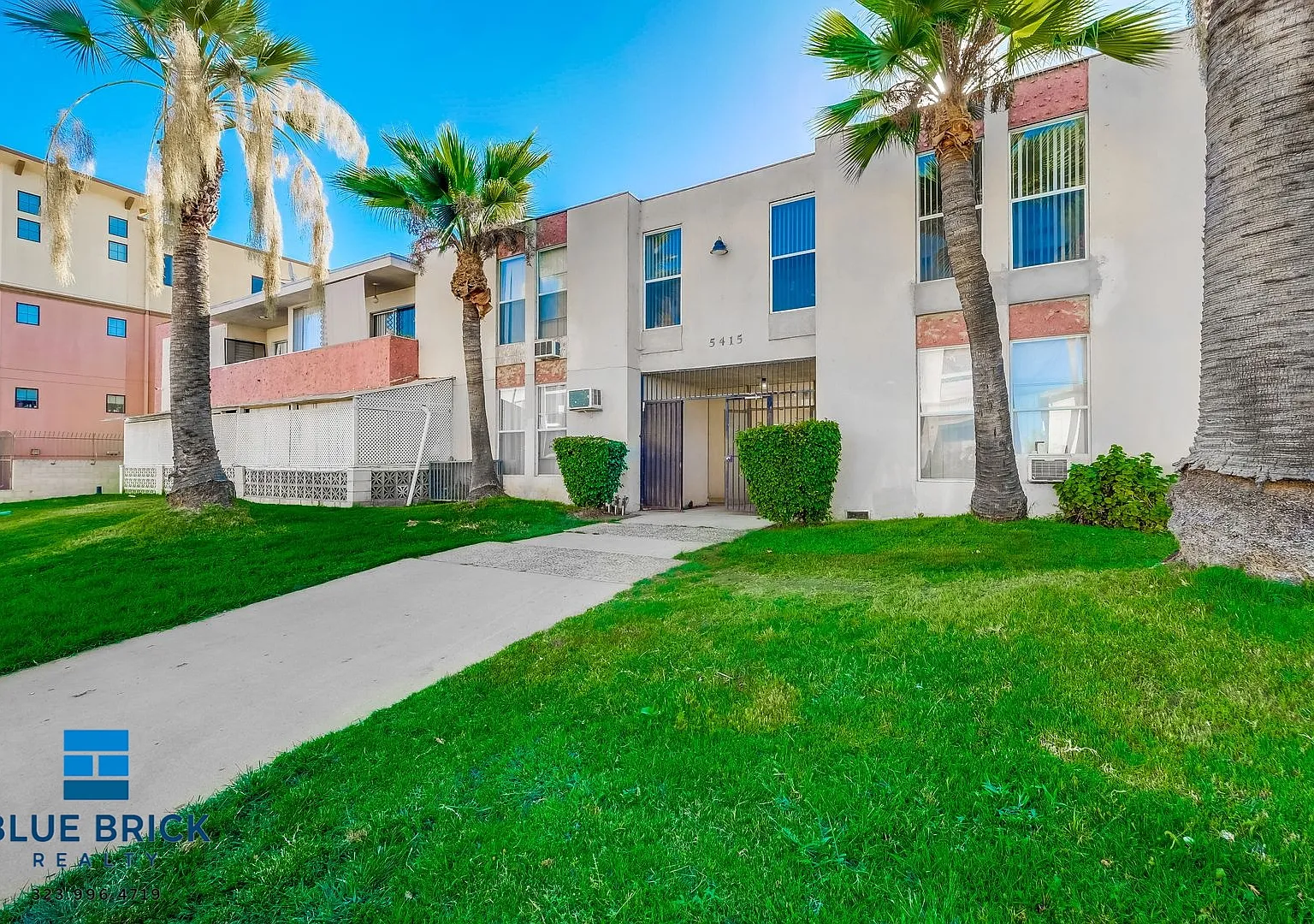 Elegant Valley Village 3-Bedroom Retreat with Private Balcony & Contemporary Comfort — Photo 3