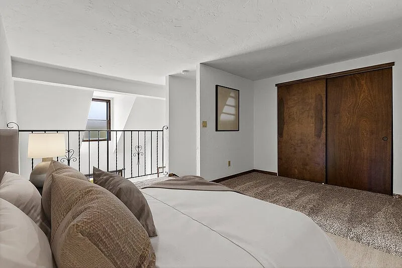 1 bed, 1.0 bath, 697 sqft, $999 — Photo 2