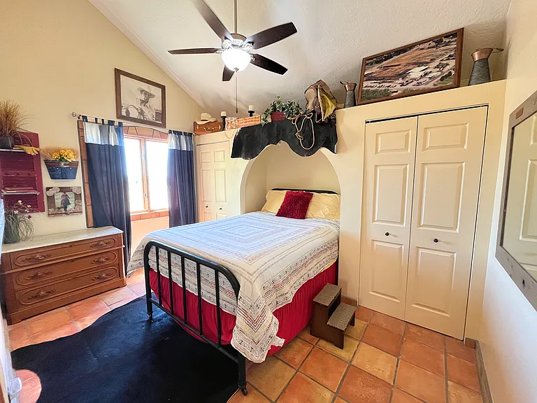 825 N Horsemans Park Dr W — Photo 20